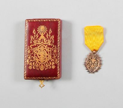 CAMBODGE ORDRE ROYAL DU MUNISERAPHON, créé en 1905. 
Insigne de chevalier. 
Vermeil....