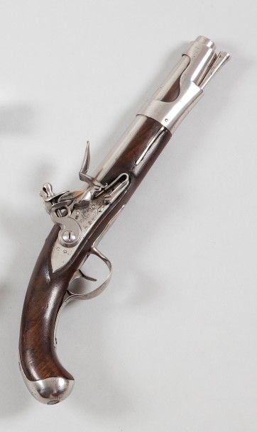 null Pistolet 1763-66, n°1, à silex, fabrication révolutionnaire.
Canon rond à méplat...