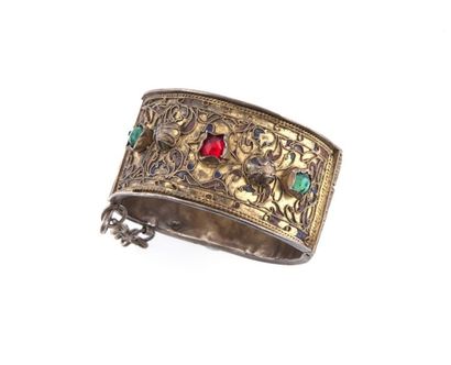 null Bracelet en argent doré, Maroc, XIXe siècle
Bracelet à charnière, en vermeil,...