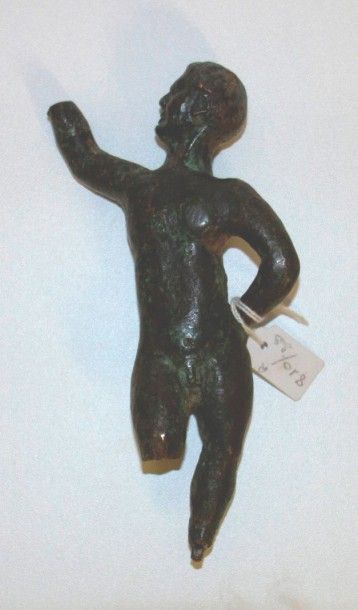 null 810/209 Sculpture dans le goût de l'antique représentant un homme debout en...