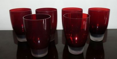 null Paloma PICASSO (née en 1949)
6 verres en cristal teinté rouge.