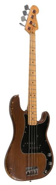 null Basse électrique de marque Fender modèle Precision Bass
N° de série S896 973...