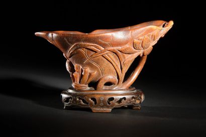 CHINE - XVIIIe siècle Petite coupe libatoire en corne de rhinocéros en forme de feuille...