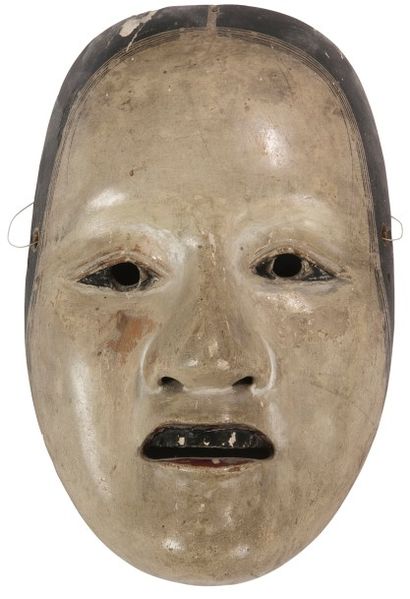 JAPON - Époque EDO (1603 - 1868) Masque de No en bois peint beige et noir, jeune...