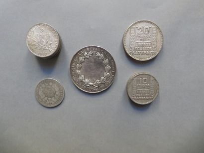 null Lot de 14 pièces en argent comprenant 2 pièces de 20 francs de type Turin (1933),...