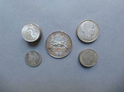 null Lot de 14 pièces en argent comprenant 2 pièces de 20 francs de type Turin (1933),...