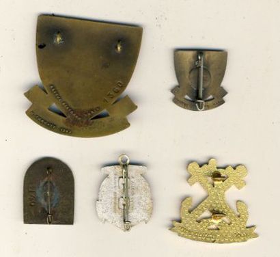 null 5 Insignes commandos marine dont insigne de béret numéroté 1360, insigne fusiliers...