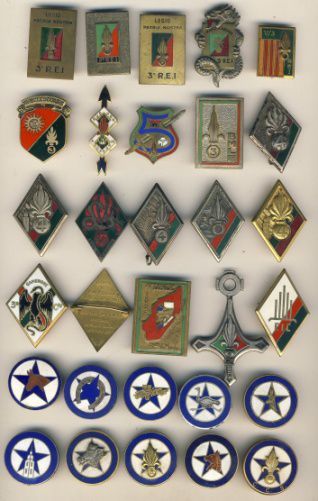 null 30 Insignes doubles Légion dont 2 / 4e REI Drago Ber, 3e Cie de Camerone avec...