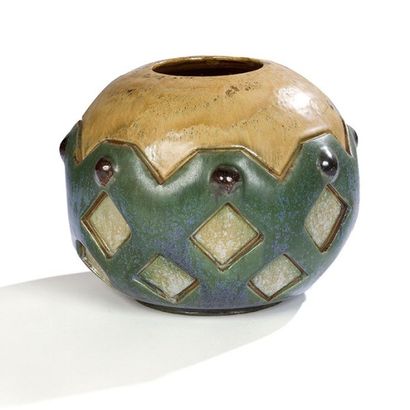 Roger GUÉRIN (1896-1954) Pièce unique, 1947
Spectaculaire vase boule à col ras annulaire.
Épreuve...