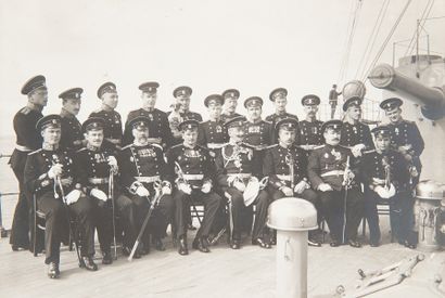 null Photographe inconnu.
Tirage argentique.
L’état-major du croiseur Kagoul en 1914.
Annoté...
