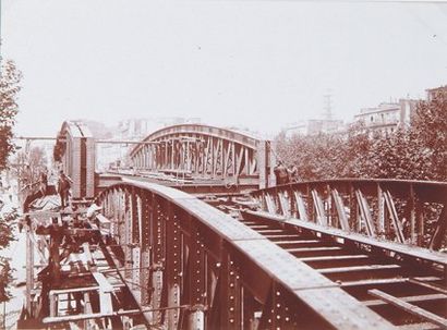 CONSTRUCTION DU MÉTROPOLITAIN, PARIS, C. 1900. Trois aristotypes d'époque par Moisant...