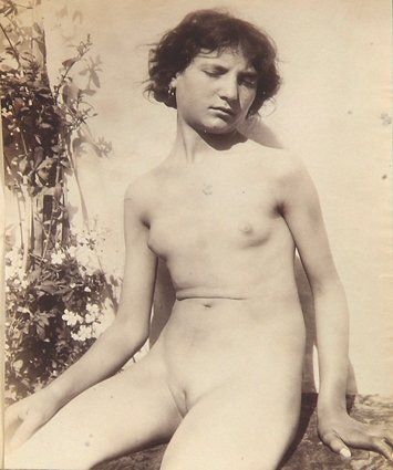 GUGLIELMO VON PLÜSCHOW (1852-1930). Jeune fille nue, c. 1900. Tirage albuminé.Tampon...