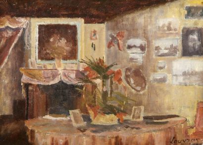 Abel LAUVRAY (1870-1950). Intérieur : fleurs et tableaux. Huile sur toile, signée...