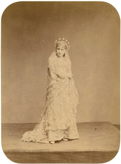 Etienne Carjat (1828-1906) La comédienne Bilbaut-Vauchelet dans La reine de nuit,...