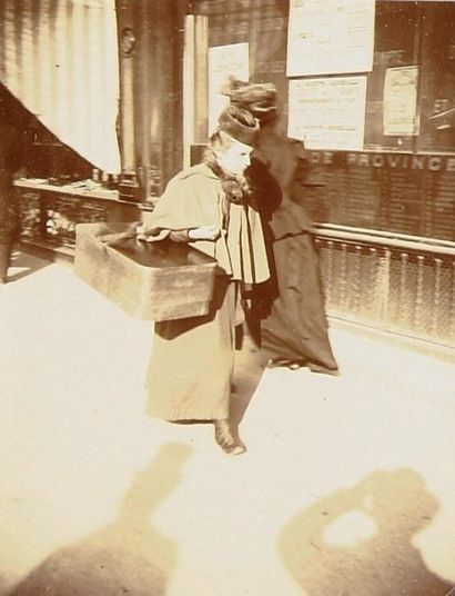 Paul Géniaux (1873-?) La passante, c. 1900. Tirage argentique d'époque. Tampon Photographie...