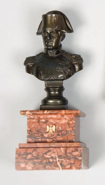 null L'Empereur Napoléon Ier Buste en régule sur socle en marbre. B.E. Haut. totale...