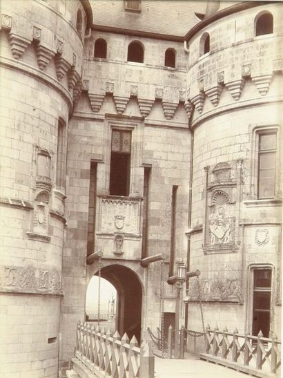 Médéric Mieusement (1840-1905) Chaumont-sur-Loire. Château, entrée et pont-levis....