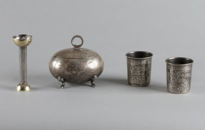 null PIÈTEMENT (de rimon?) - Argent et vermeil, tige creuse présentant une demi sphère...