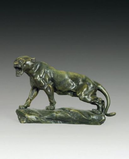 Thomas CARTIER (1879-1943) Lionne rugisant. Epreuve en bronze patiné ; signée sur...