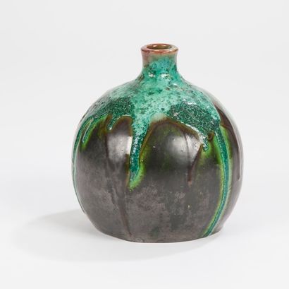 null Arthur CRACO (1869-1955)
Vase boule à col soliflore. Épreuve en céramique à...