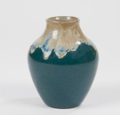 null Auguste DELAHERCHE (1857-1940)
Vase balustre à col cintré. Épreuve en céramique...