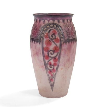 null Gabriel ARGY-ROUSSEAU (1885-1953)
Primevères, modèle créé en 1924
Vase ovoïde...