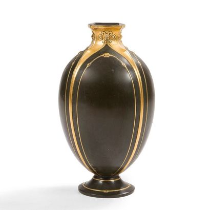 null CHRISTOFLE Orfèvre
L'Inéa, série conçue vers 1919
Rare et important vase balustre...
