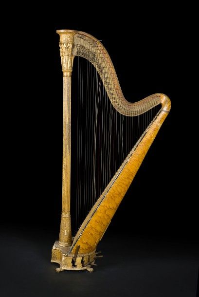 null Harpe en bois doré à décor de Victoires ailés et palmettes ; signée Sebastian...