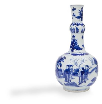 null CHINE - Période Transition, XVIIe siècle
Vase de forme bouteille à renflement...
