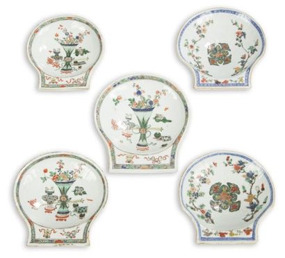 null CHINE, Compagnie des Indes - Époque KANGXI (1662 - 1722)
Cinq coupelles en forme...