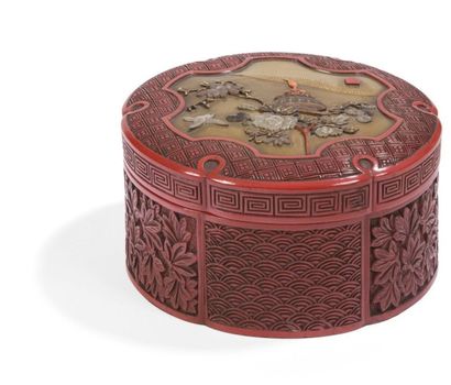 null JAPON - Époque MEIJI (1868 - 1912)
Boîte de forme polylobée en laque rouge sculpté...