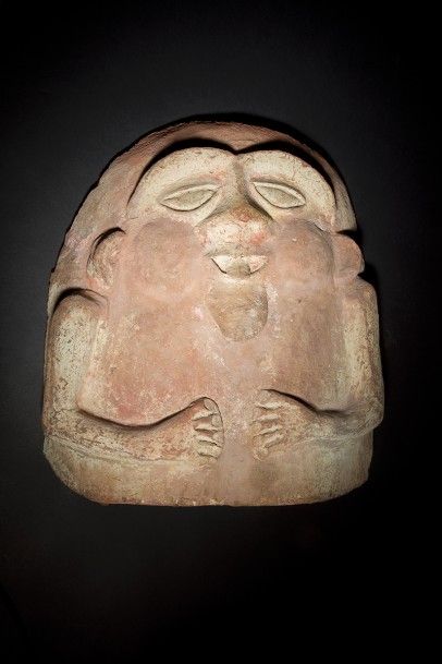 null Masque de sarcophage « sabot » représentant le visage d’un homme barbu tirant...