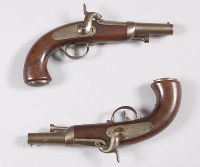 null Paire de pistolets d’officier de gendarmerie modèle 1836 à percussion. 
Canons...