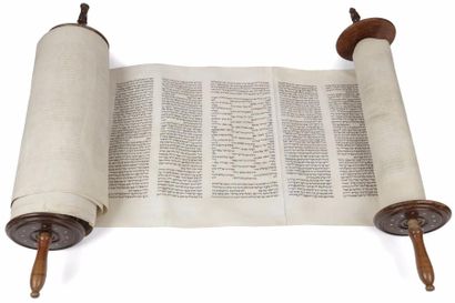 null [SEFER TORAH] Rouleau de Torah complet de son manteau et de ses arbres de vie....
