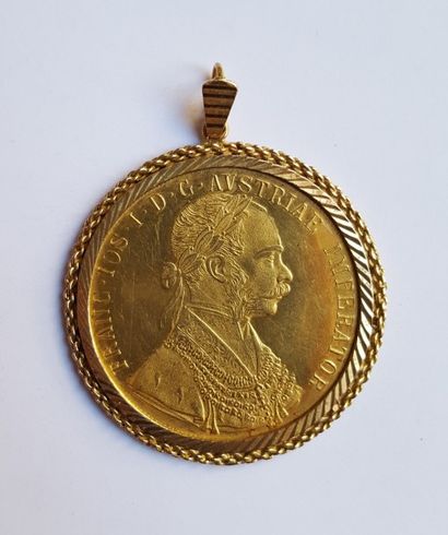 null Pièce en or 4 ducats 1915 dans un pendentif en or. 20,5g
