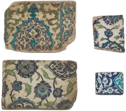 null Deux carreaux ottomans, Damas, fin XVIe siècle 
Rectangulaires en céramique...
