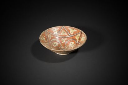 null Coupe au décor étoilé, Iran, Nishapur, Xe siècle 
Coupe évasée en céramique...