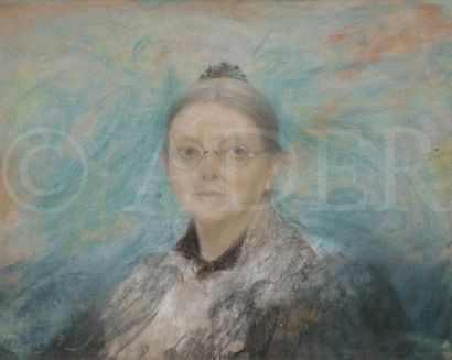 null Lucien LéVY-DHURMER (1865-1953)
Portrait de la grand-mère de l’artiste
Pastel.
Signé...