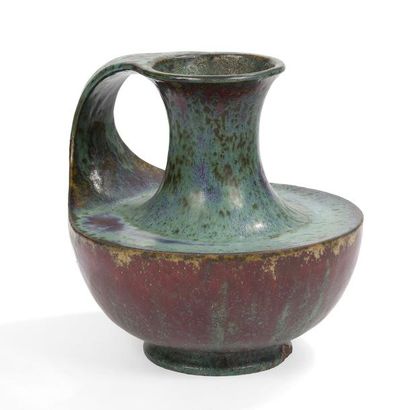 null Pierre-Adrien DALPAYRAT (1844-1910)
Important vase en forme de pichet à une...