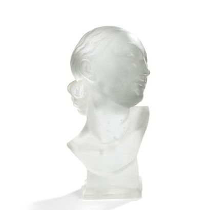 null Marius Ernest SABINO (1878-1961) 
Buste de femme, modèle conçu vers 1929
Sculpture.
Épreuve...