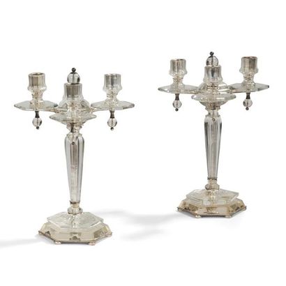 null Maison BAGUèS
Paire de candélabres à trois lumières en cristal et bronze argenté.
Le...