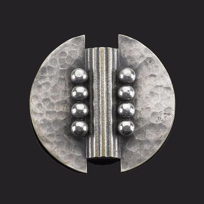 null Jean DESPRÉS (1889-1980)
Rare broche moderniste en métal argenté.
La platine...