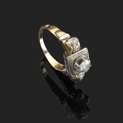 null Jean DESPRÉS (1889-1980)
Bague, en or blanc et or jaune, agrémentée d'un diamant...