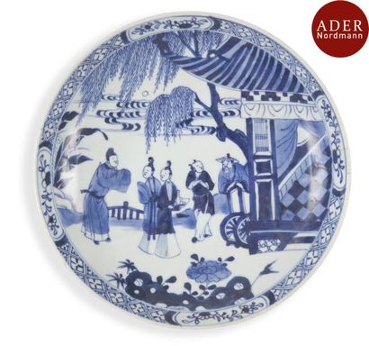 null CHINE - Époque KANGXI (1662 - 1722)
Coupe en porcelaine décorée en bleu sous...