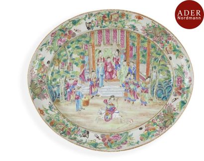 null CHINE, Canton - Fin XIXe siècle
Grand présentoir de forme ovale en porcelaine...