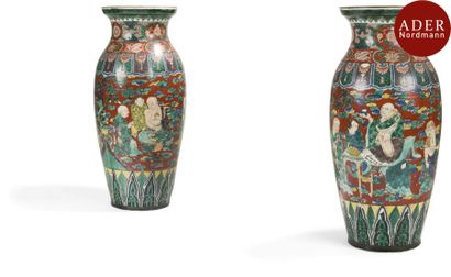 null JAPON - Fours de Kutani - XIXe siècle
Paire de vases balustres à col évasé en...