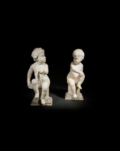 null Deux figures d’enfant en marbre blanc, l’un tenant une draperie 
(traces de...