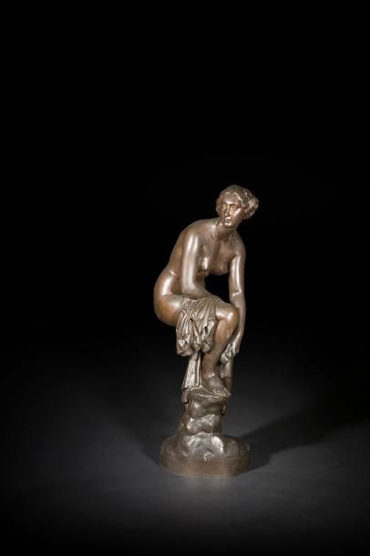 null Figure de baigneuse en bronze à patine brune d’après James Pradier ; signée...
