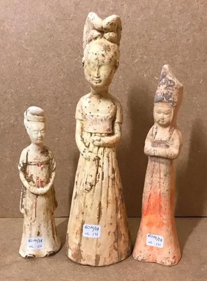 null 6014_28
CHINE - Époque TANG (618-907) et Sui (581 - 618)Trois statuettes de...