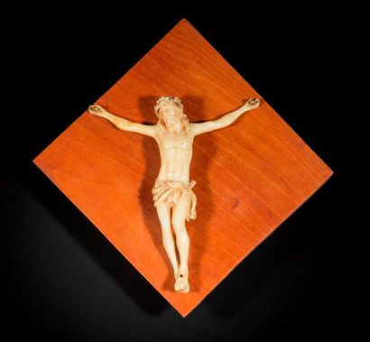 null 9215_27
Christ en ivoire, Haut: 12,5 cm, travail du XXe s